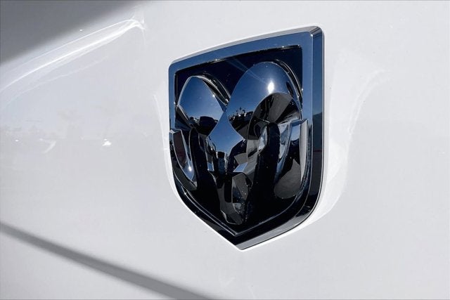 2023 RAM 1500 Classic SLT Crew Cab 4x4 5'7' Box