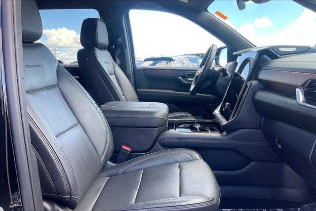 2025 GMC Yukon XL 4WD Denali