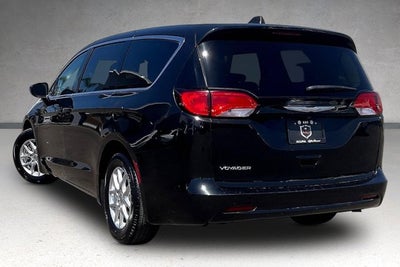 2023 Chrysler Voyager LX