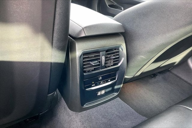 2024 BMW 330e xDrive