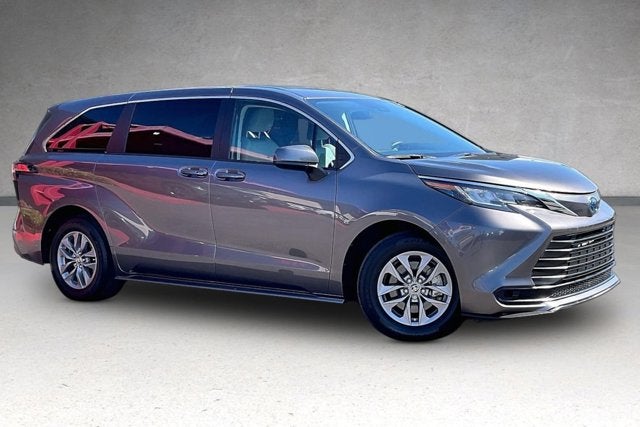 2023 Toyota Sienna LE