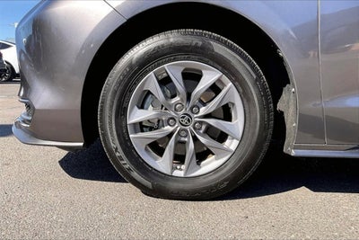 2023 Toyota Sienna LE