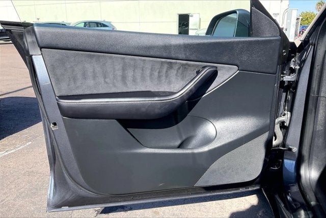 2022 Tesla Model Y Long Range Dual Motor All-Wheel Drive