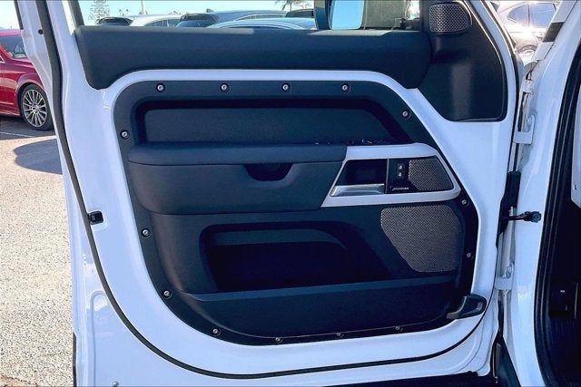 2024 Land Rover Defender 110 P400 X-Dynamic SE