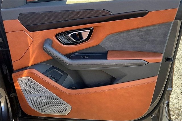 2022 Lamborghini Urus Graphite Capsule